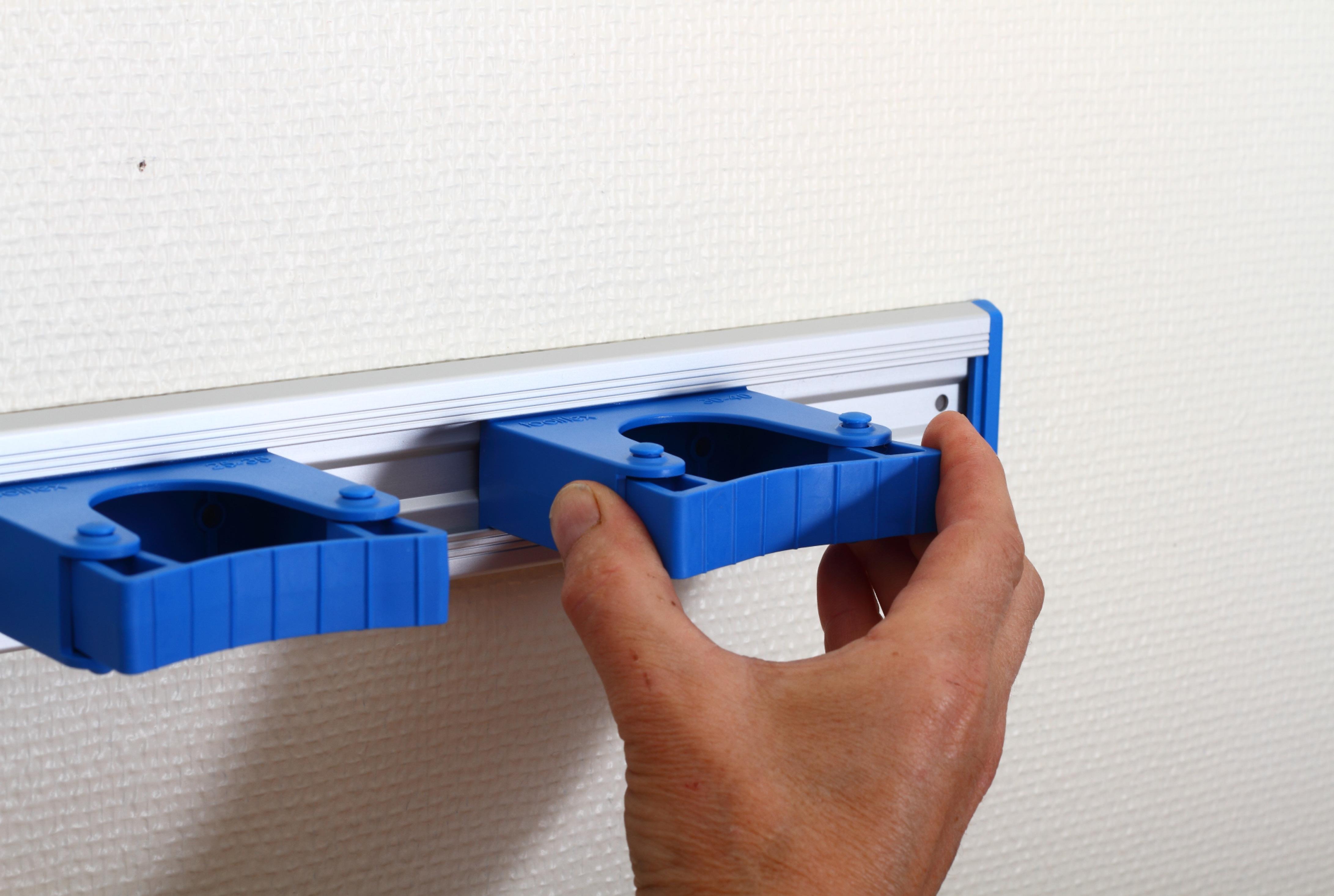 Toolflex Alu-Schiene 50 cm mit blauen Endstücken, bestückt mit 3 blauen Halterungen 25-35 mm