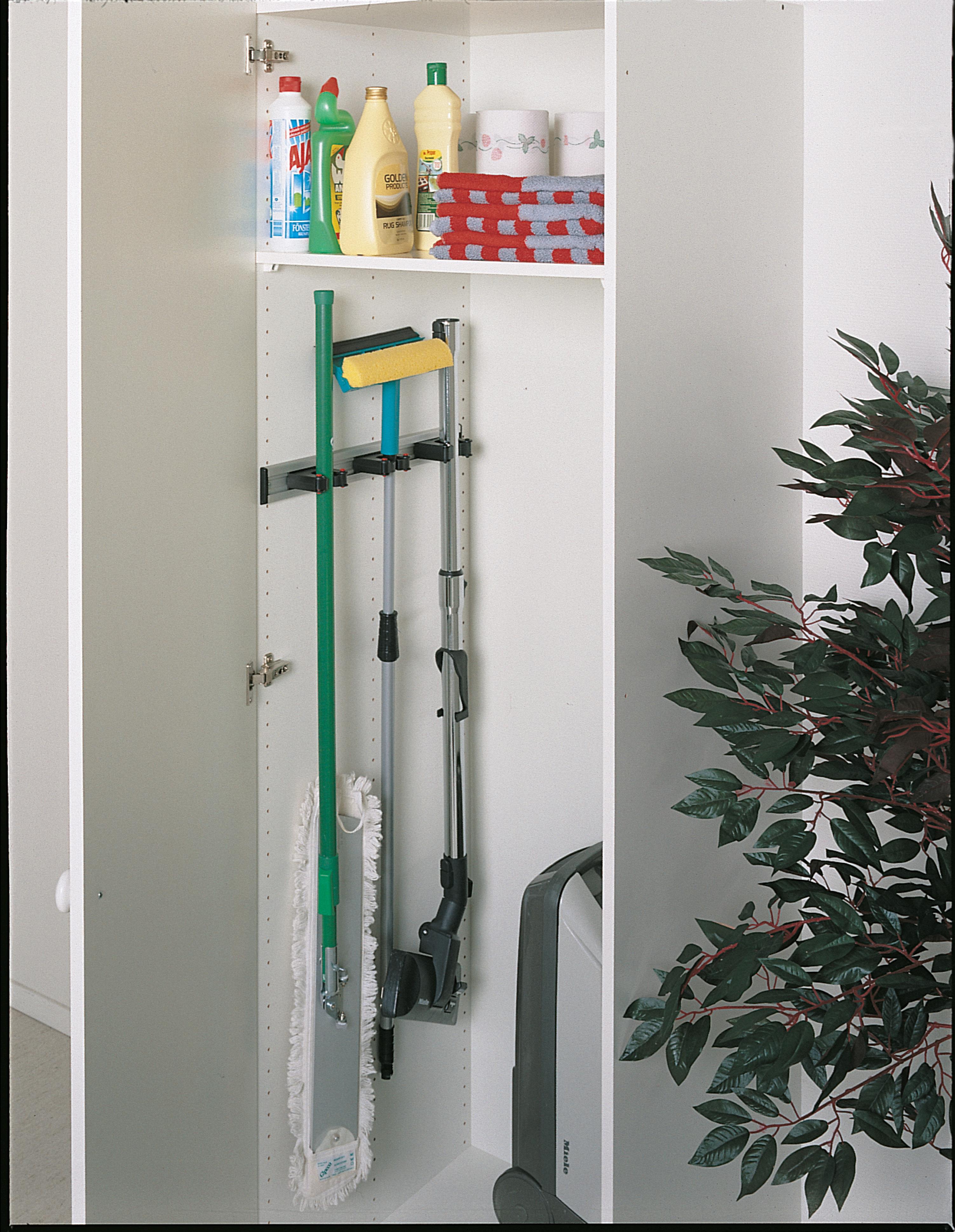 Toolflex Alu-Schiene 90 cm mit weiß Endstücken, bestückt mit 3 Halter 20-30mm und 2 Haltern 30-40 mm in weiß