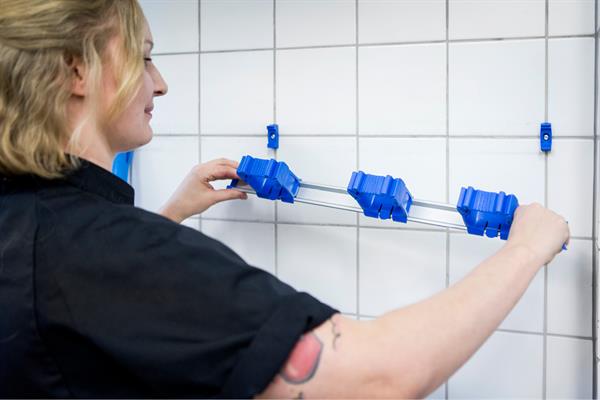 Toolflex One Aluminiumschiene 54 cm mit 3 Haltern Ø 15-35 mm in blau Toolflex One Aluminiumschiene 54 cm mit 3 Haltern Ø 15-35 mm in blau