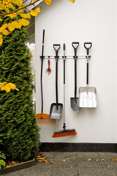 Toolflex Alu-Schiene 90 cm mit schwarzen Endstücken, bestückt mit 6 schwarzen Halterungen 25-35 mm
